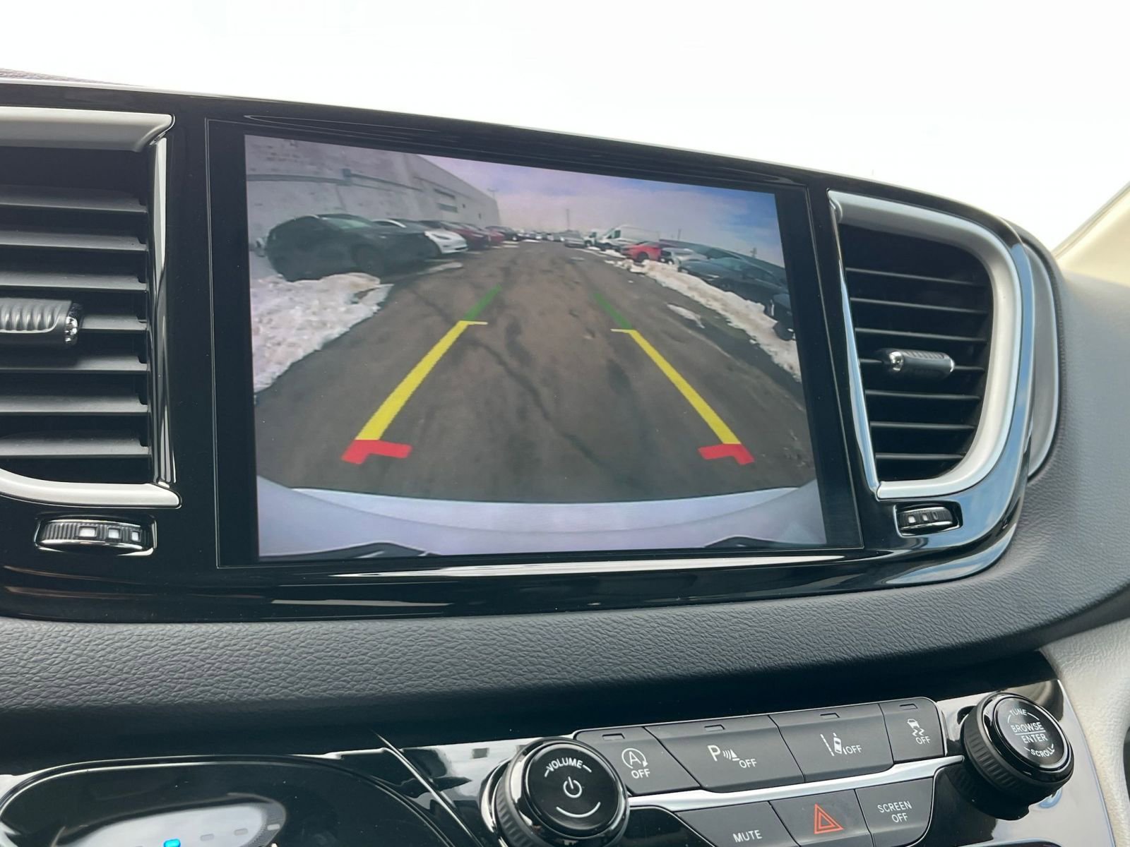 Thumbnail: 2023 Chrysler Pacifica - 18