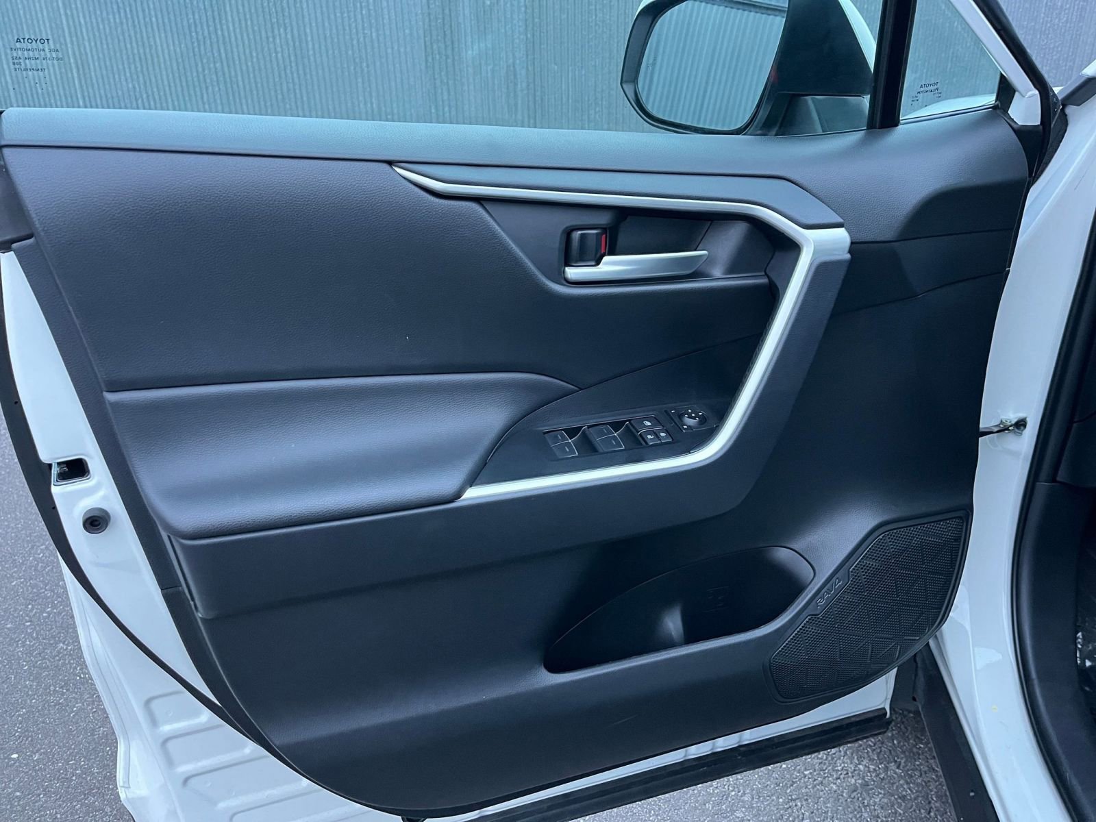 Thumbnail: 2025 Toyota RAV4 - 20