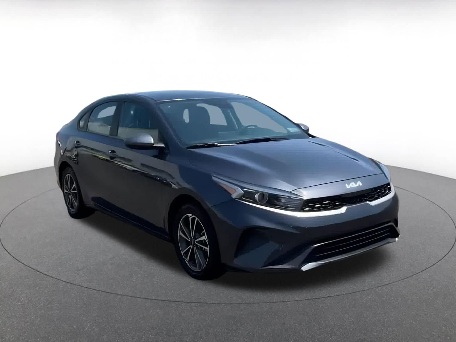 Thumbnail: 2023 Kia Forte - 3