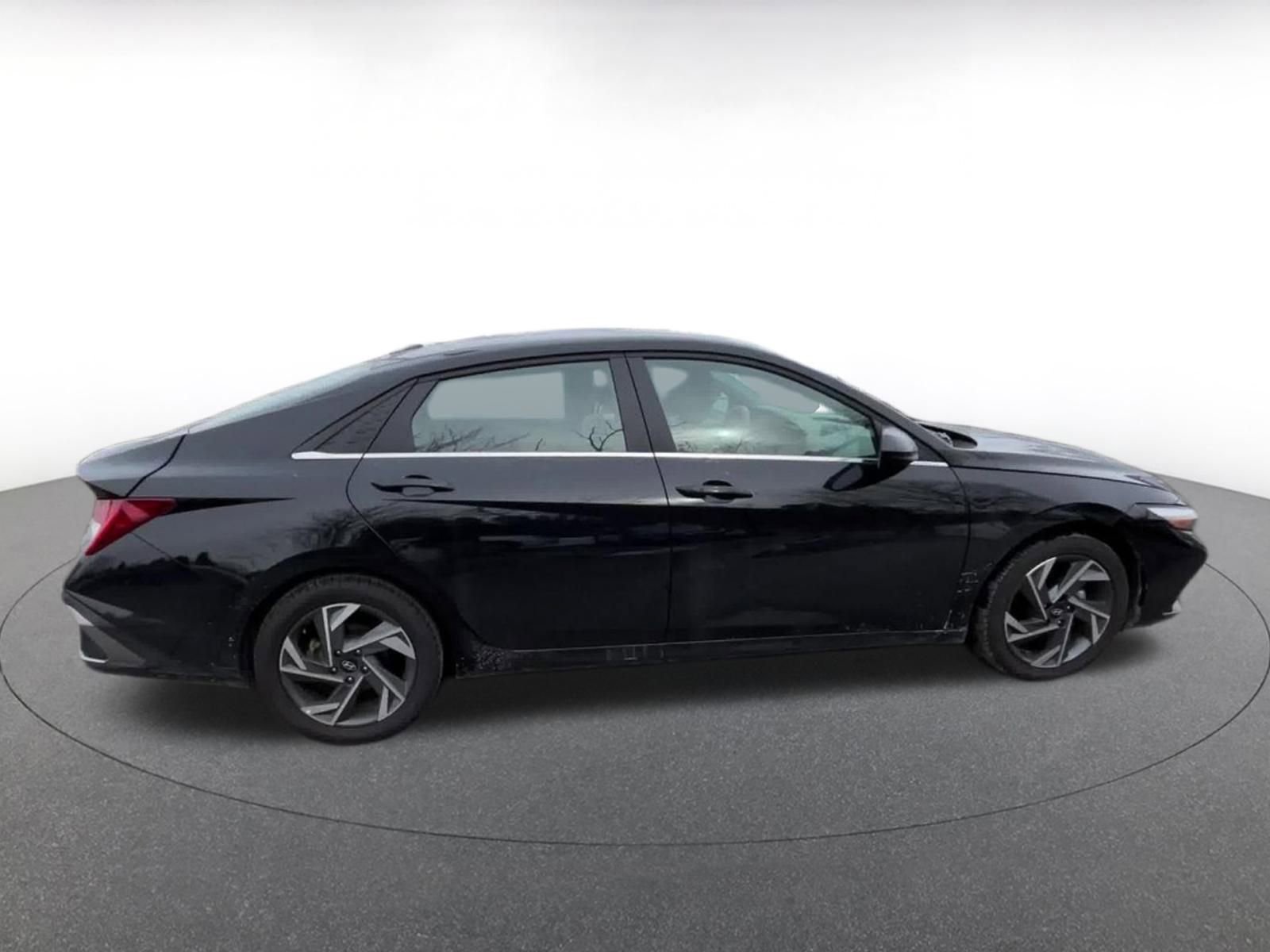 Thumbnail: 2025 Hyundai Elantra - 16