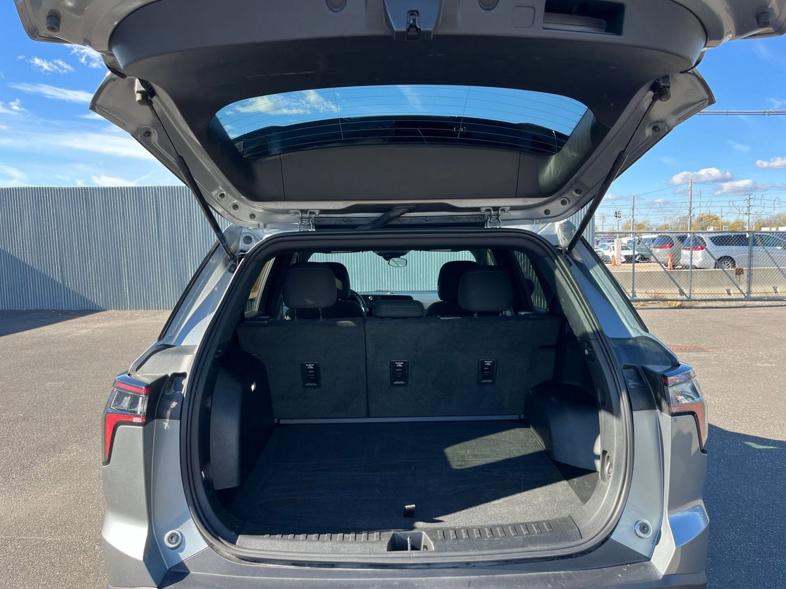 Thumbnail: 2025 Chevrolet Equinox - 30