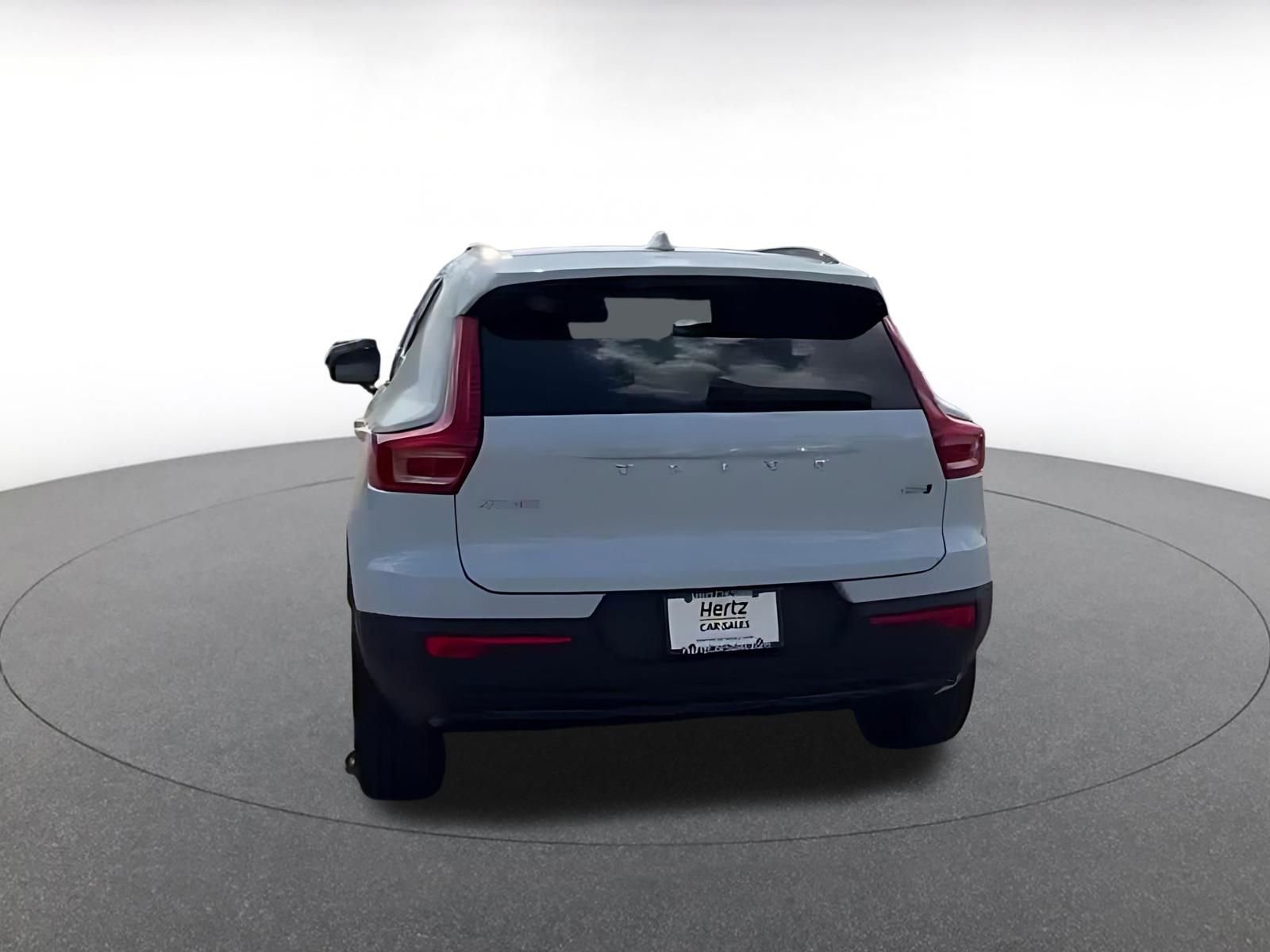Thumbnail: 2024 Volvo XC40 - 12
