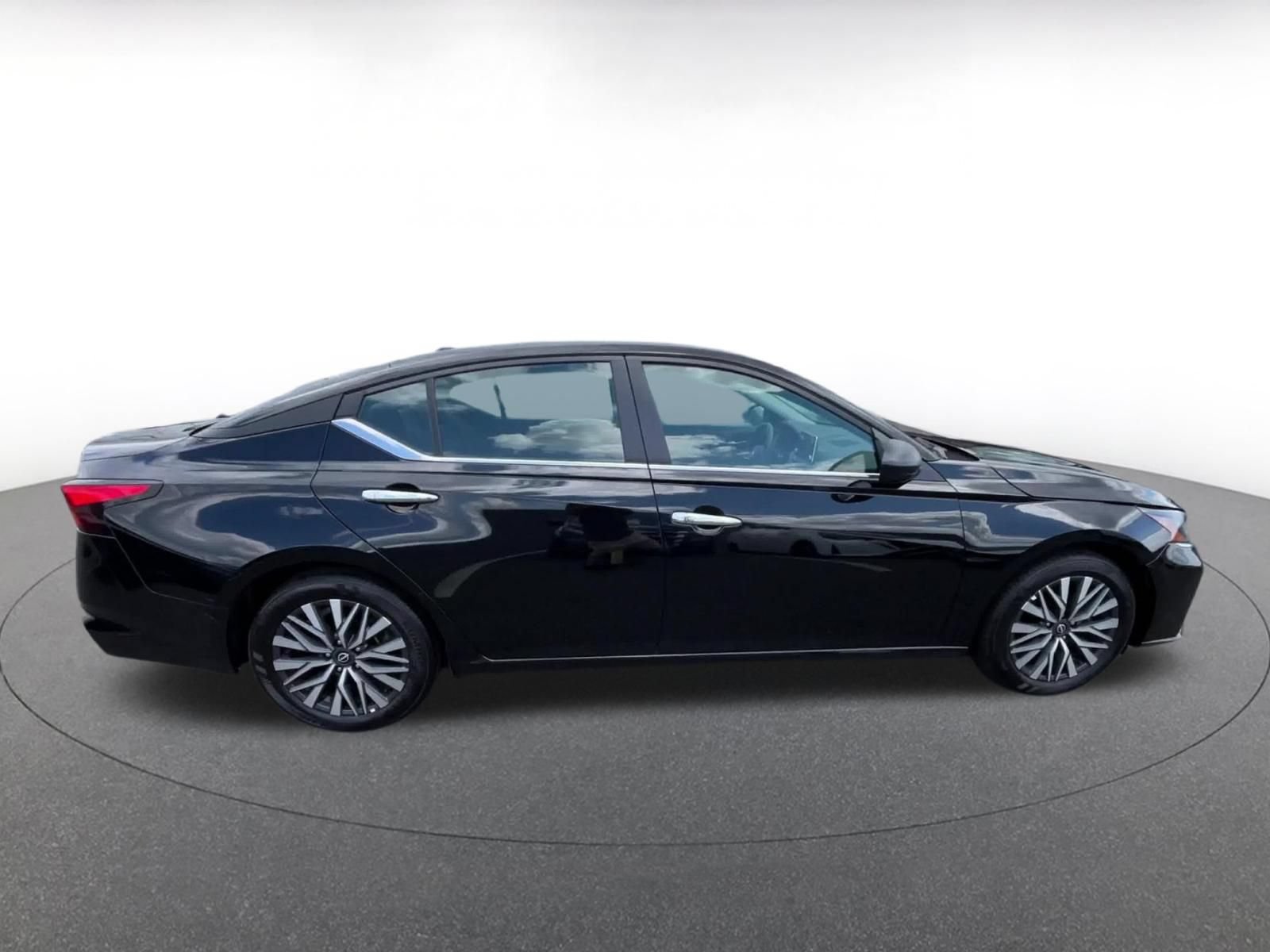 Thumbnail: 2025 Nissan Altima - 16