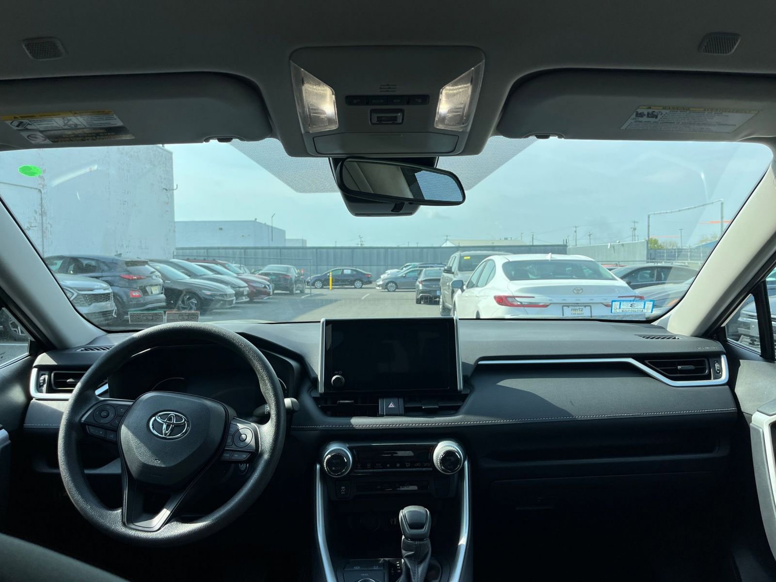 Thumbnail: 2025 Toyota RAV4 - 32