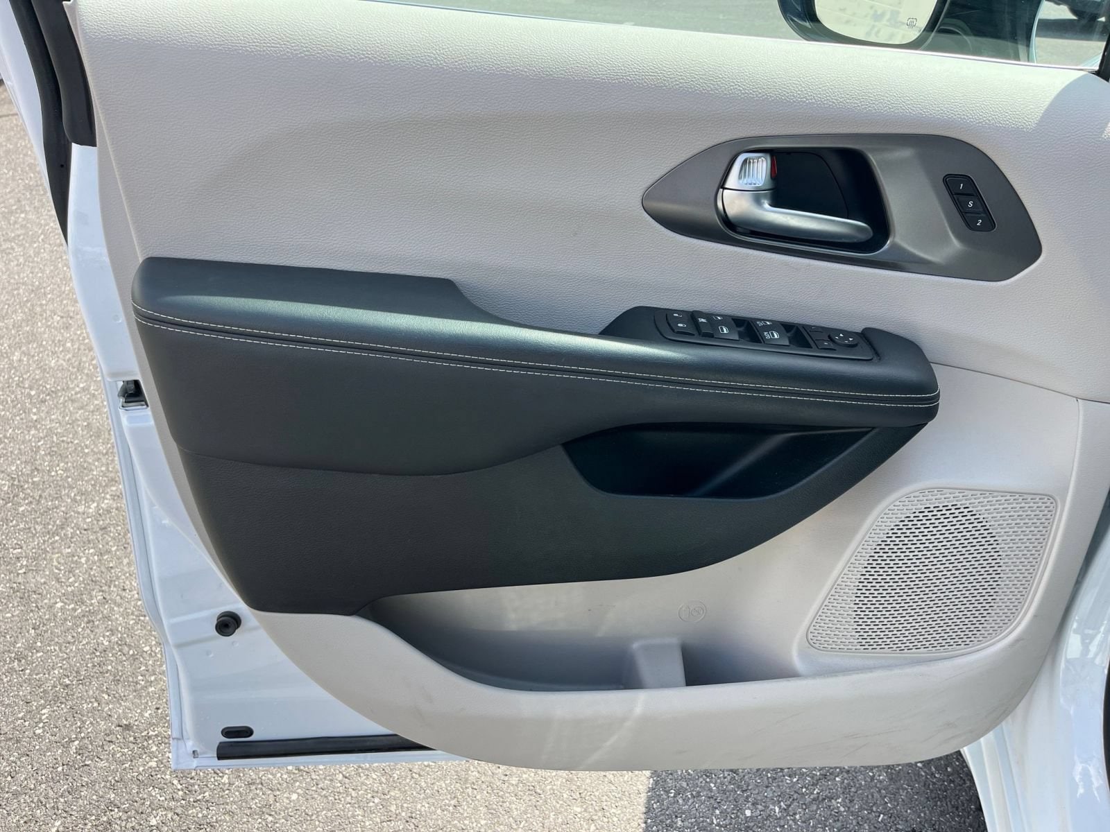 Thumbnail: 2024 Chrysler Pacifica - 18