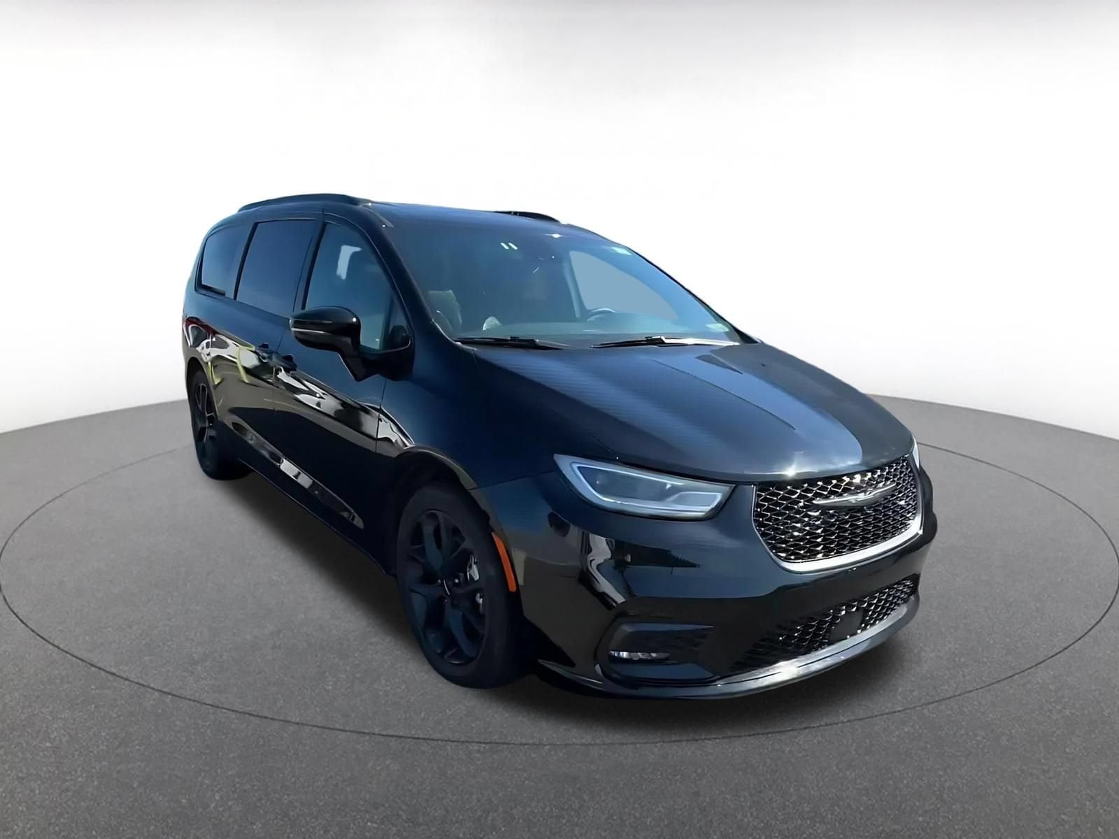 Thumbnail: 2025 Chrysler Pacifica - 3