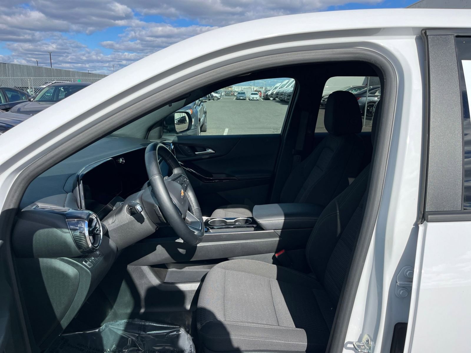 Thumbnail: 2025 Chevrolet Equinox - 26