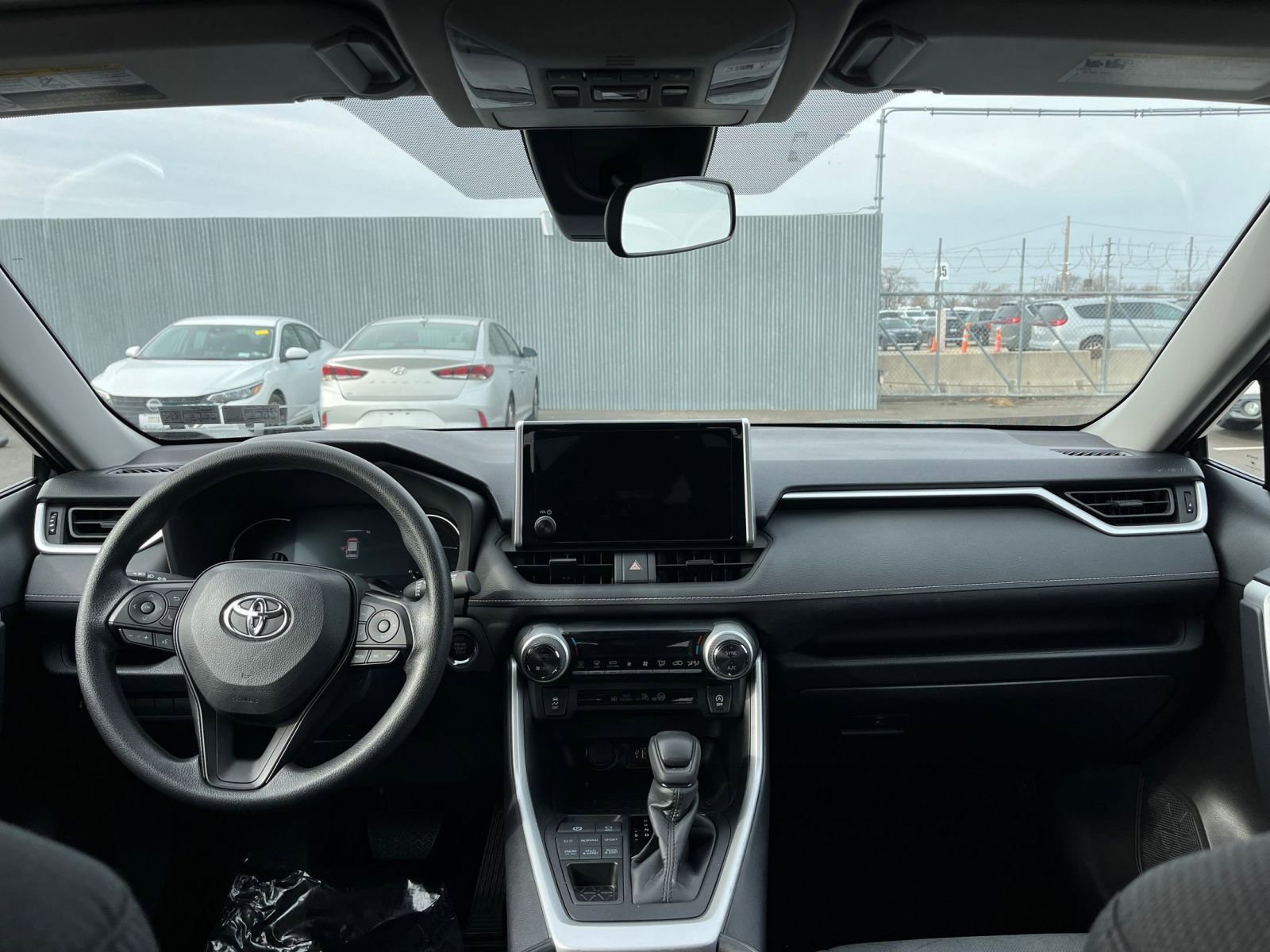 Thumbnail: 2025 Toyota RAV4 - 33