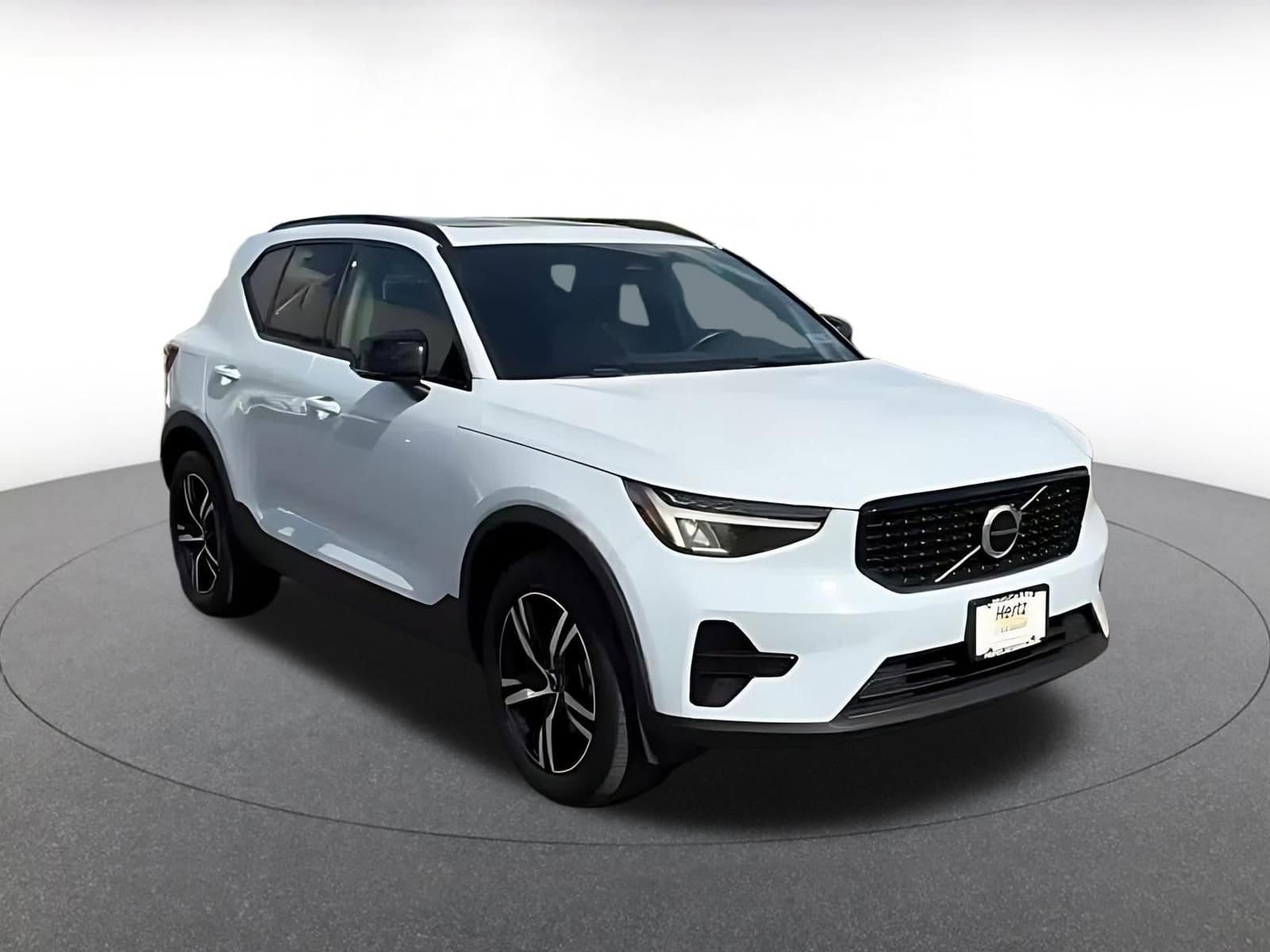 Thumbnail: 2024 Volvo XC40 - 3