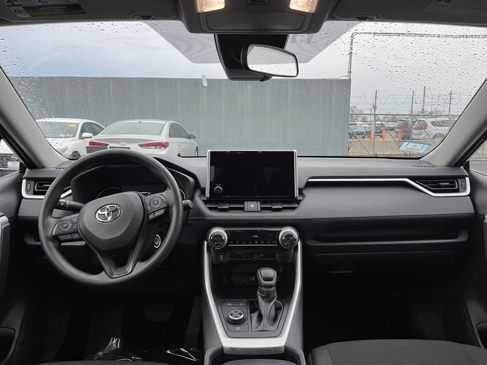 Thumbnail: 2025 Toyota RAV4 - 32