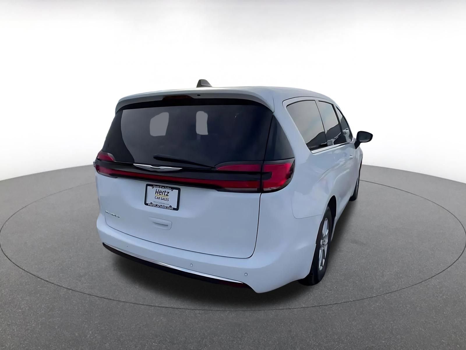 Thumbnail: 2023 Chrysler Pacifica - 13