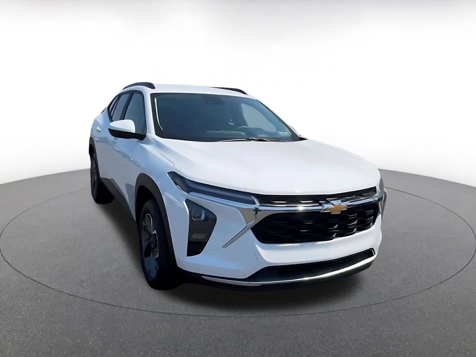 Thumbnail: 2025 Chevrolet Trax - 3