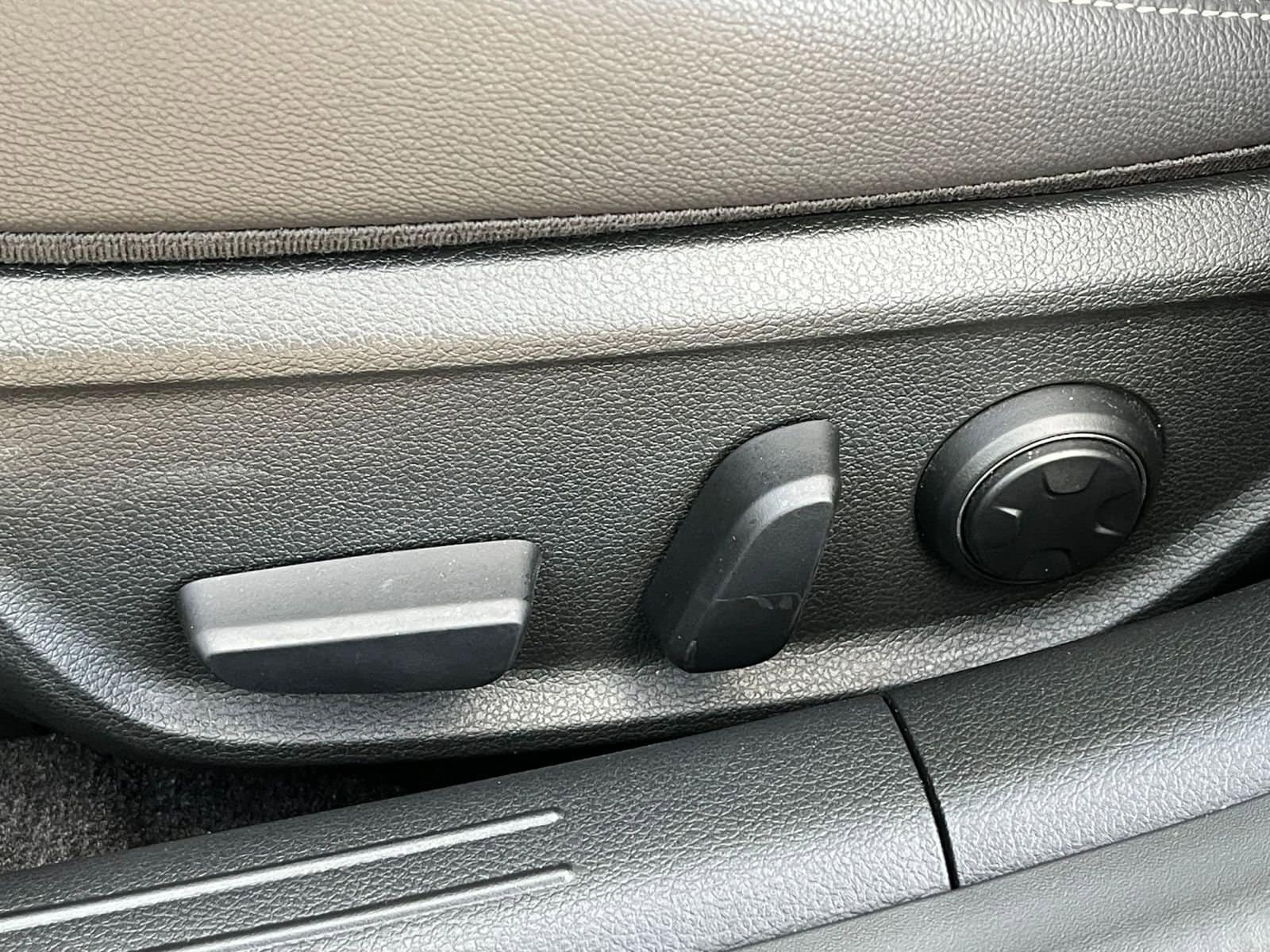 Thumbnail: 2025 Genesis G70 - 23