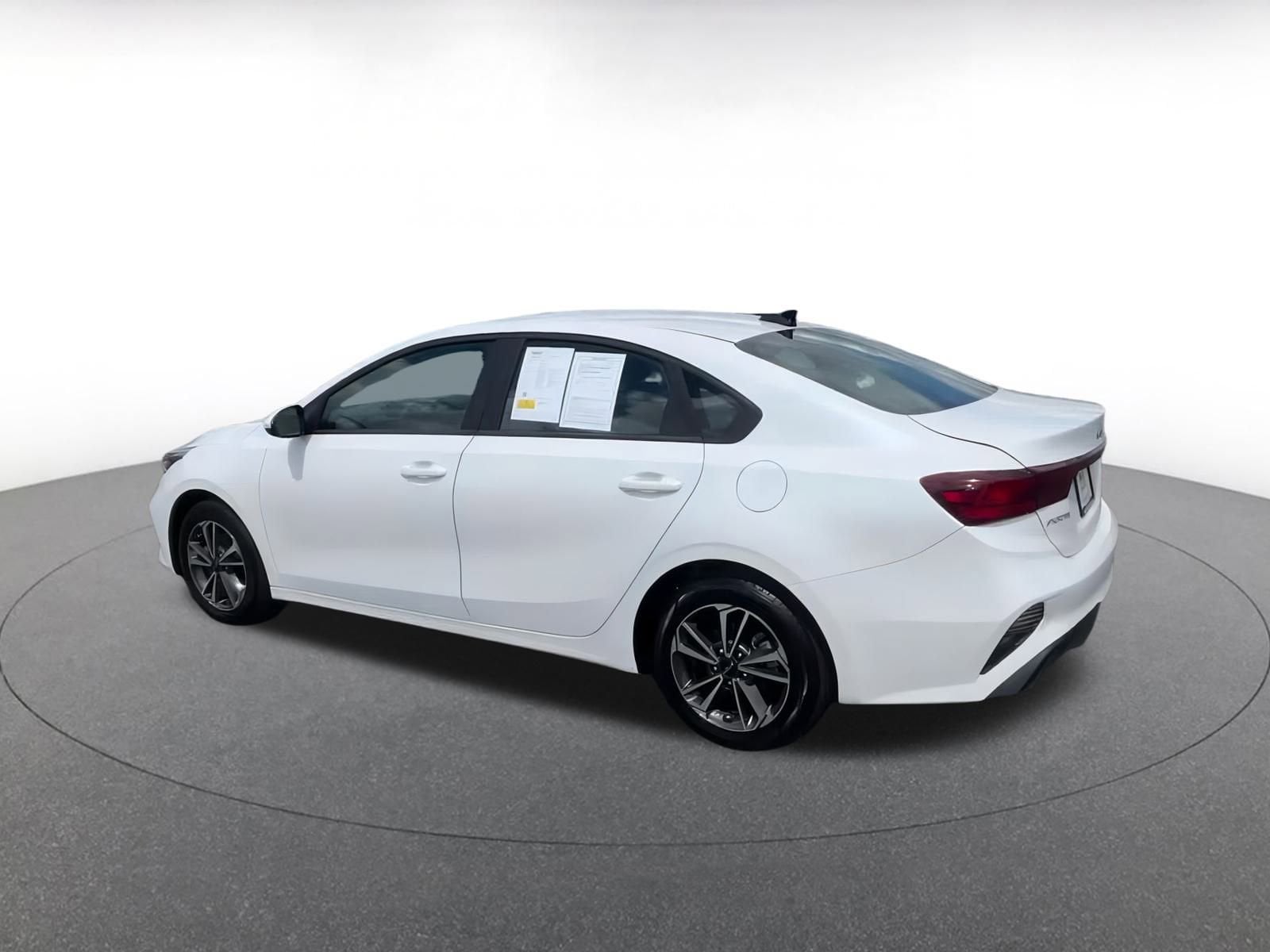 Thumbnail: 2024 Kia Forte - 10
