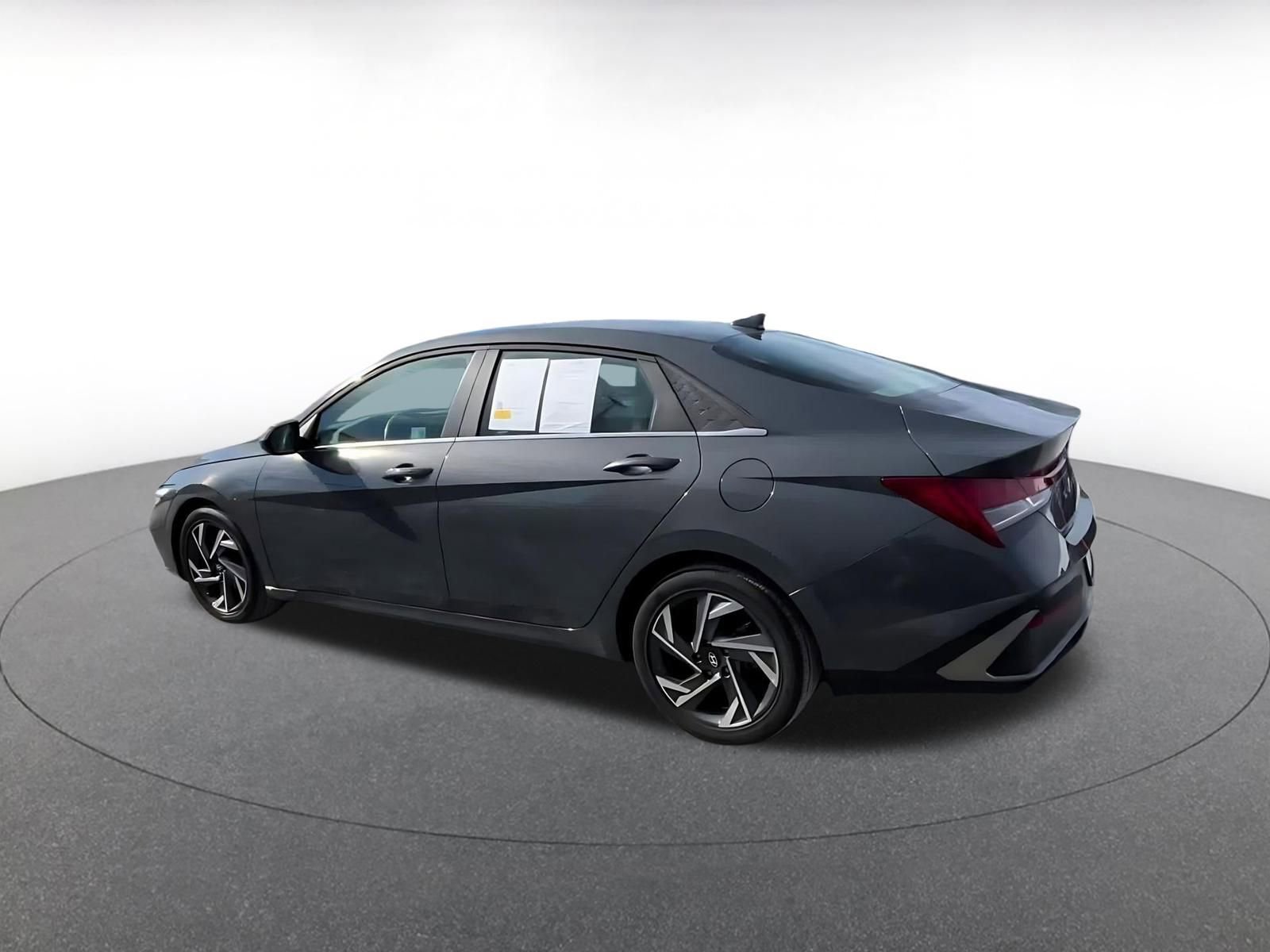 Thumbnail: 2025 Hyundai Elantra - 10