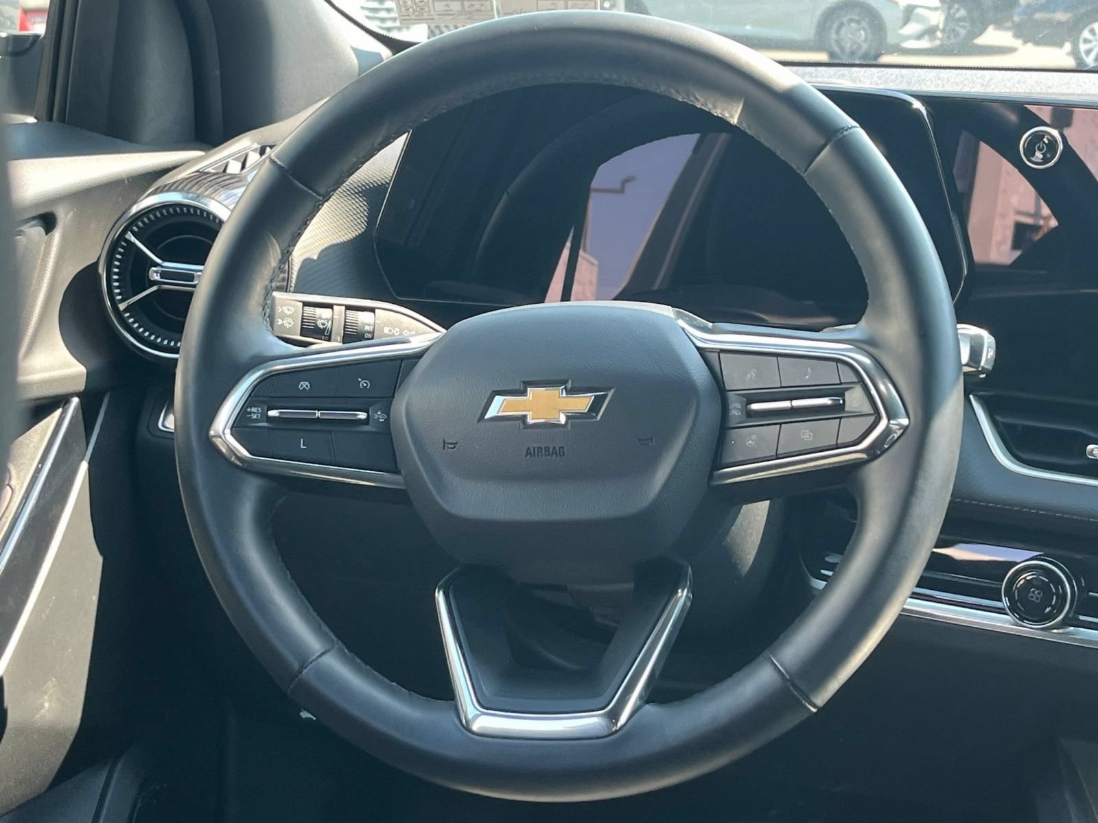 Thumbnail: 2025 Chevrolet Equinox - 23