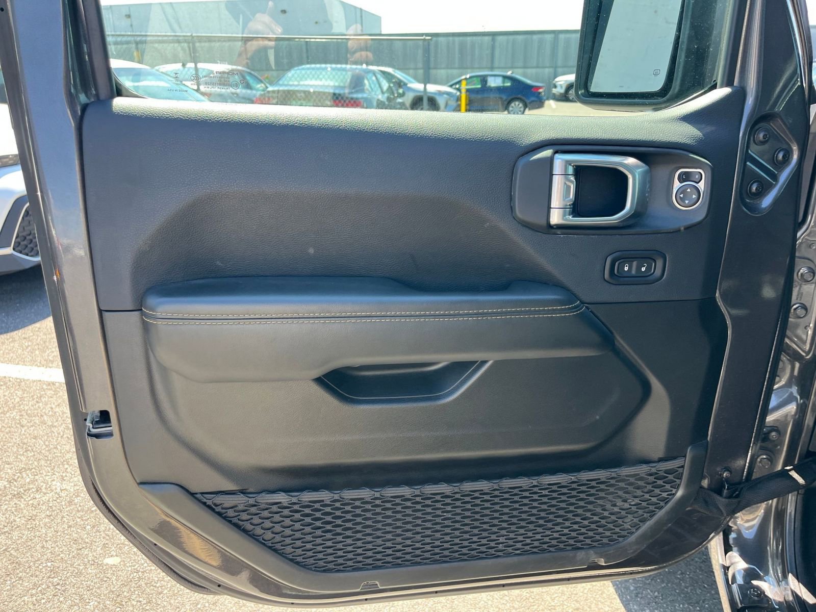 Thumbnail: 2025 Jeep Wrangler - 18