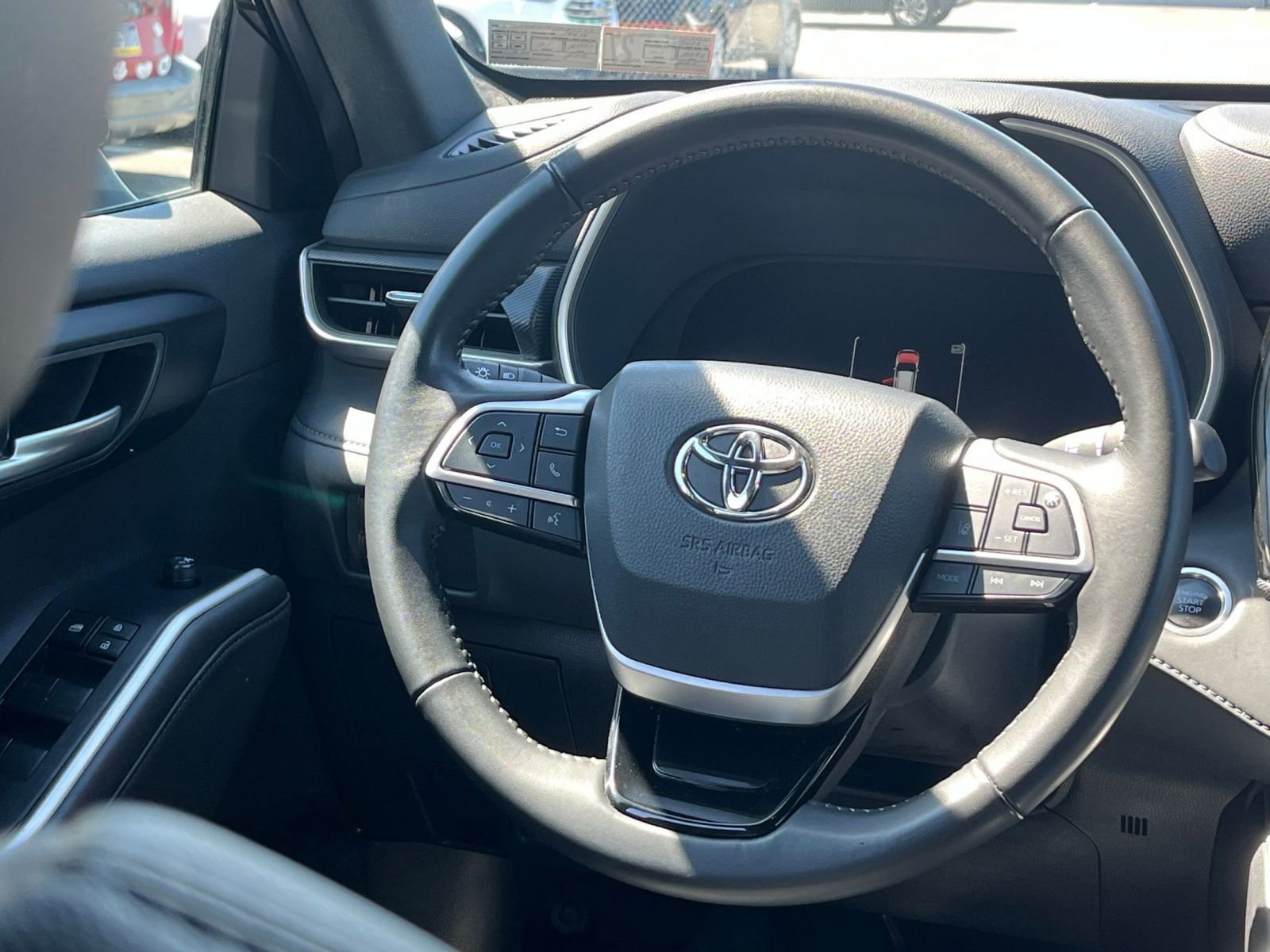 Thumbnail: 2025 Toyota Highlander - 29