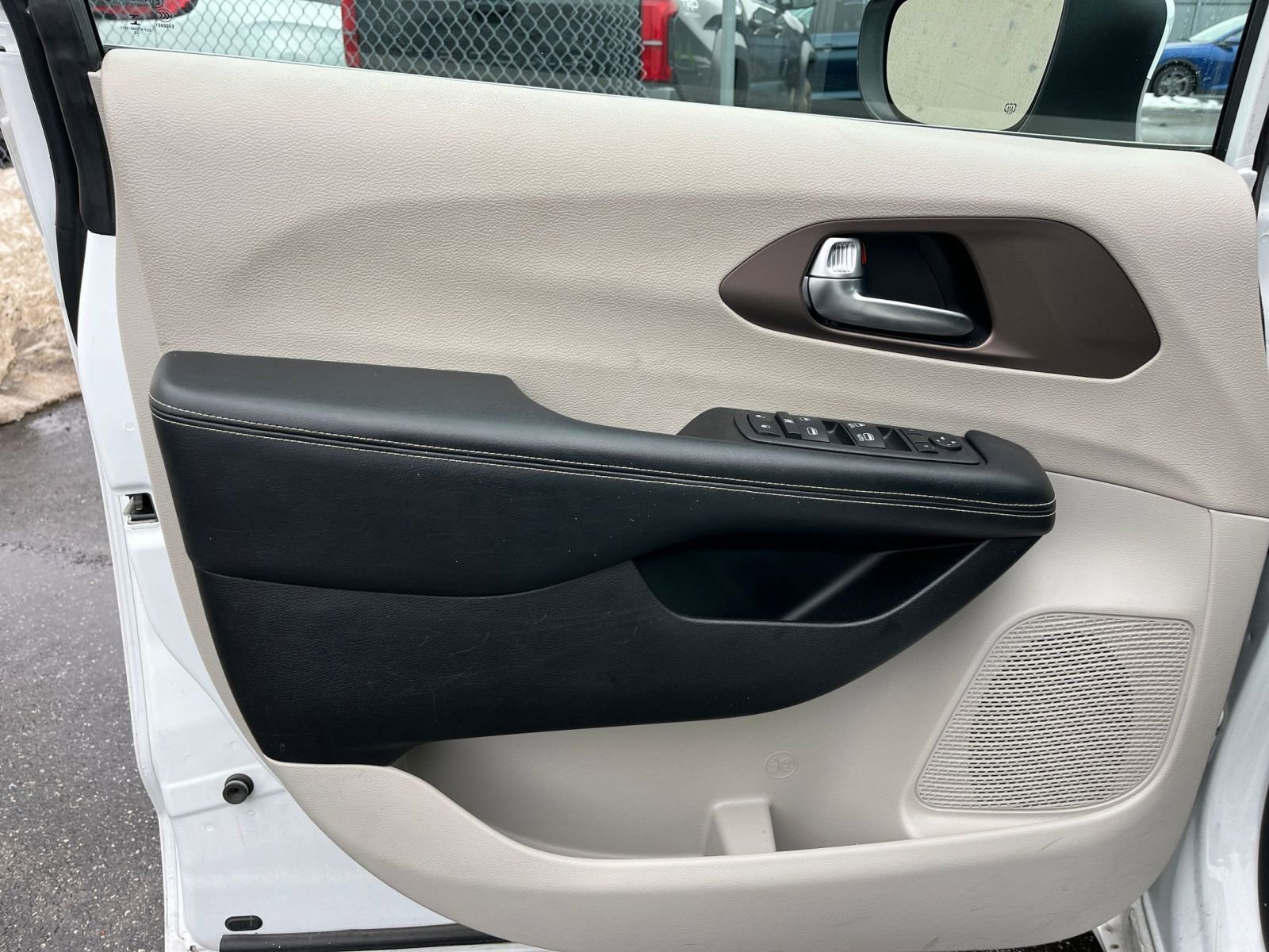 Thumbnail: 2023 Chrysler Voyager - 18