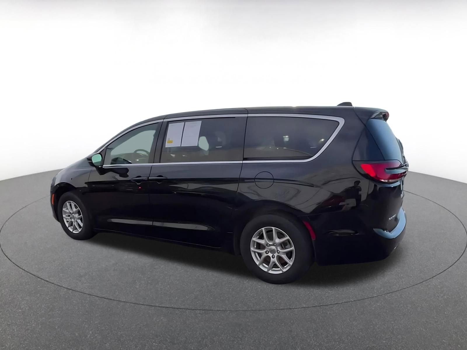 Thumbnail: 2025 Chrysler Pacifica - 10