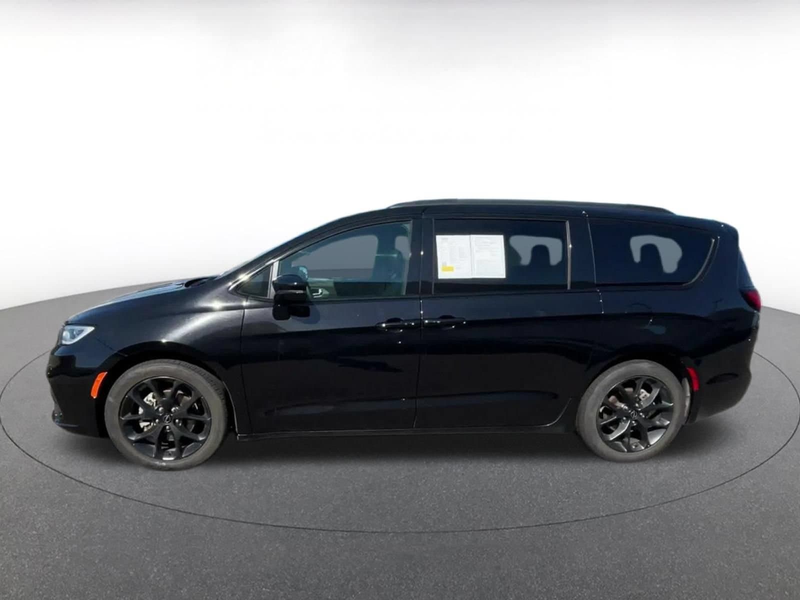 Thumbnail: 2025 Chrysler Pacifica - 8