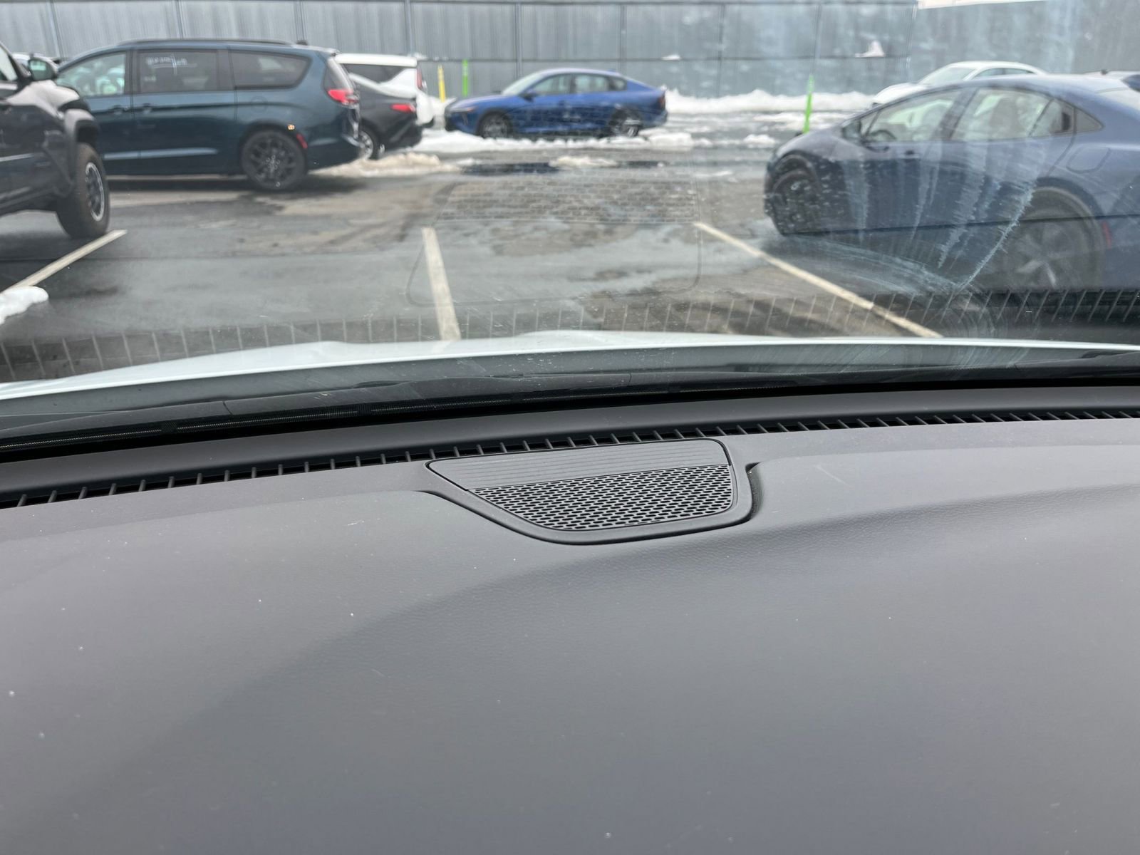 Thumbnail: 2023 Chrysler Voyager - 17