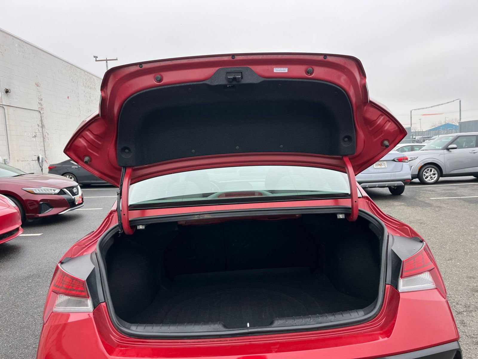 Thumbnail: 2025 Hyundai Elantra - 32