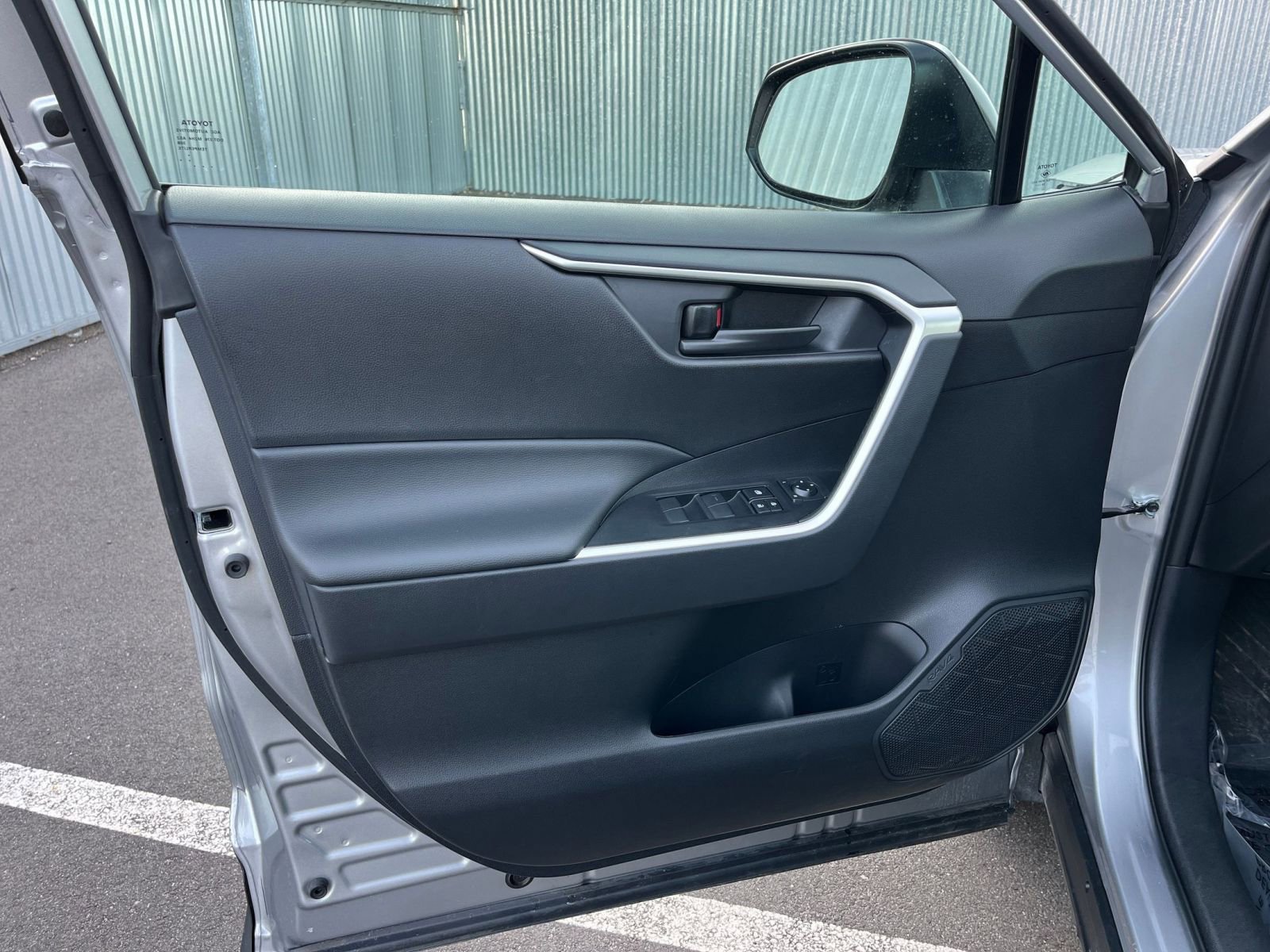 Thumbnail: 2025 Toyota RAV4 - 20