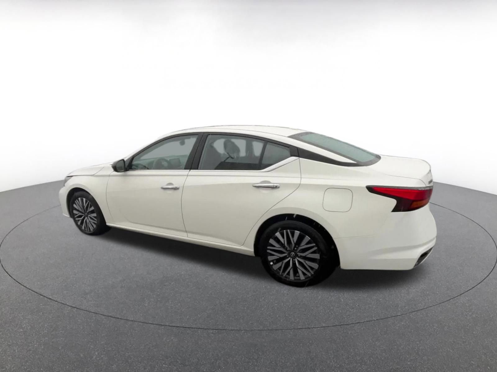 Thumbnail: 2025 Nissan Altima - 10