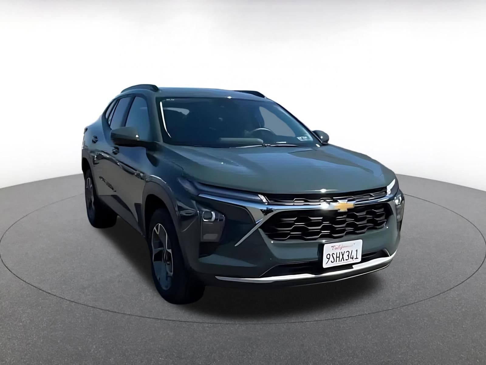 Thumbnail: 2025 Chevrolet Trax - 3