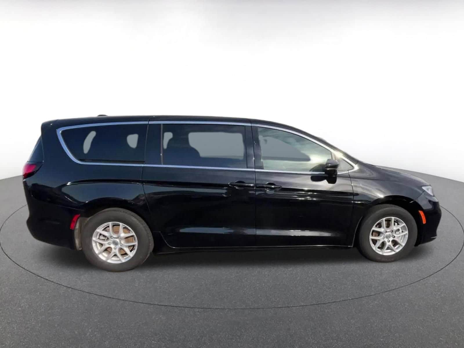 Thumbnail: 2025 Chrysler Pacifica - 16