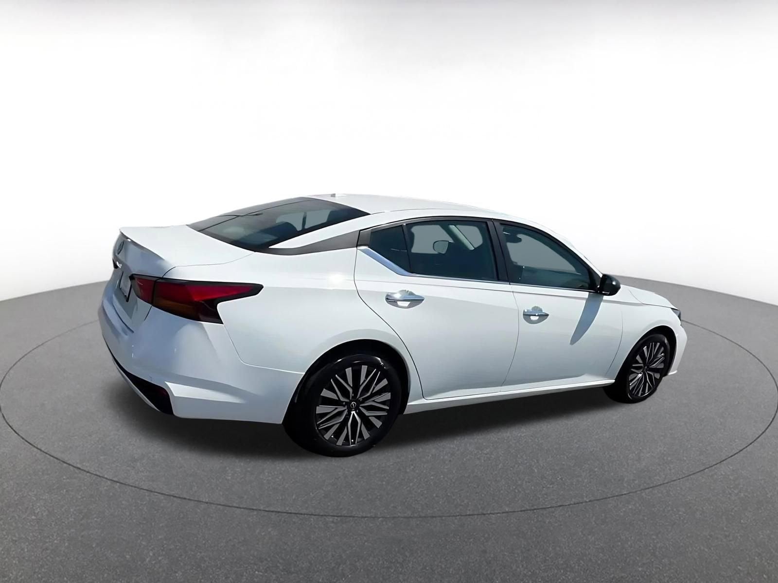 Thumbnail: 2025 Nissan Altima - 15