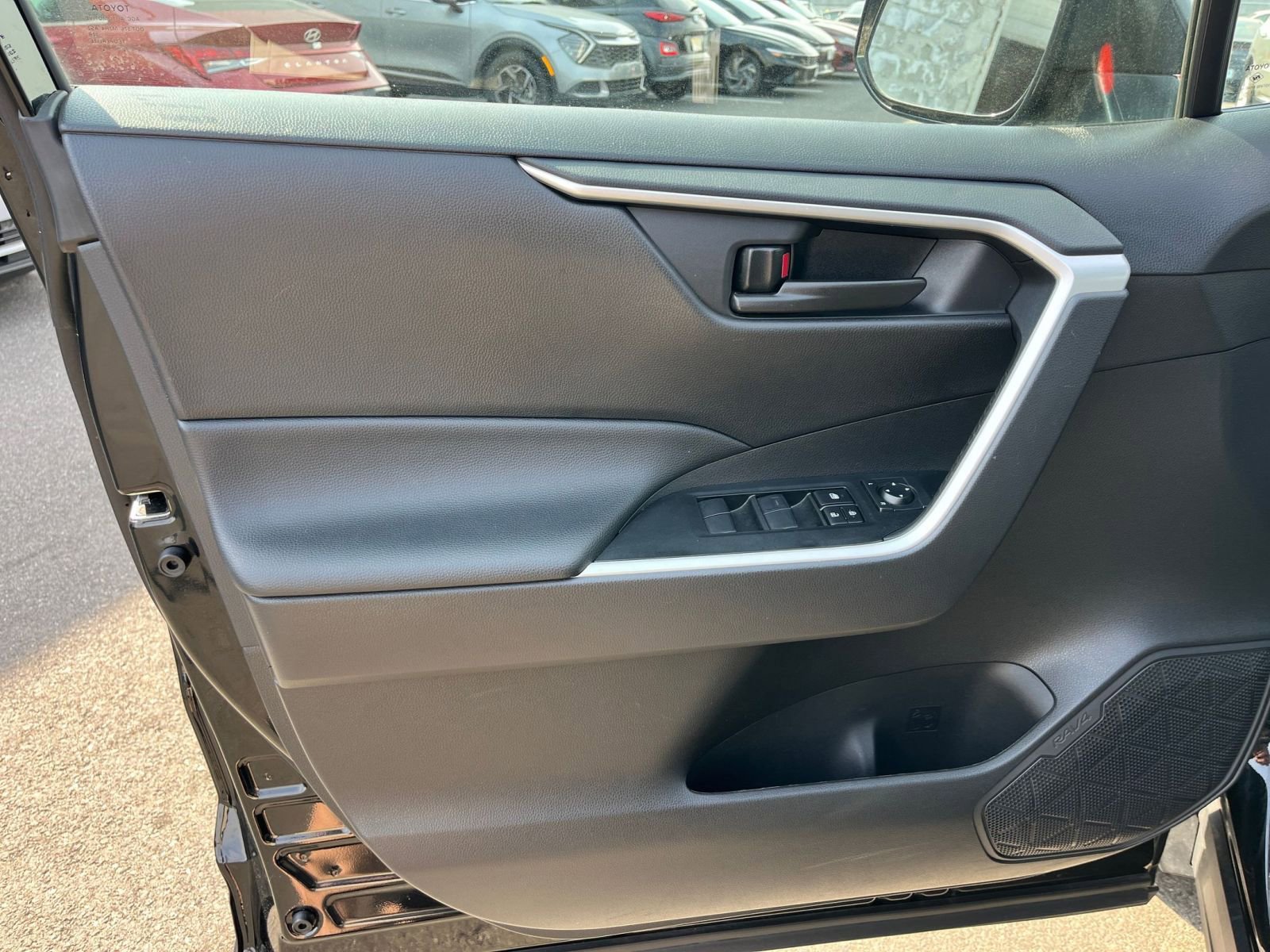 Thumbnail: 2025 Toyota RAV4 - 18