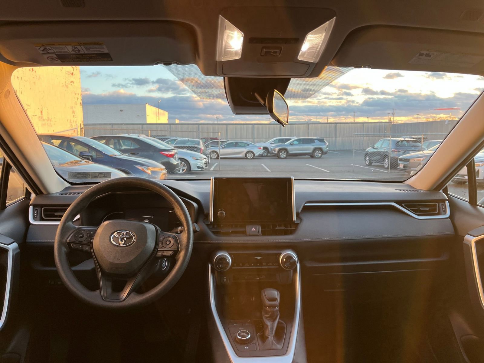 Thumbnail: 2025 Toyota RAV4 - 32