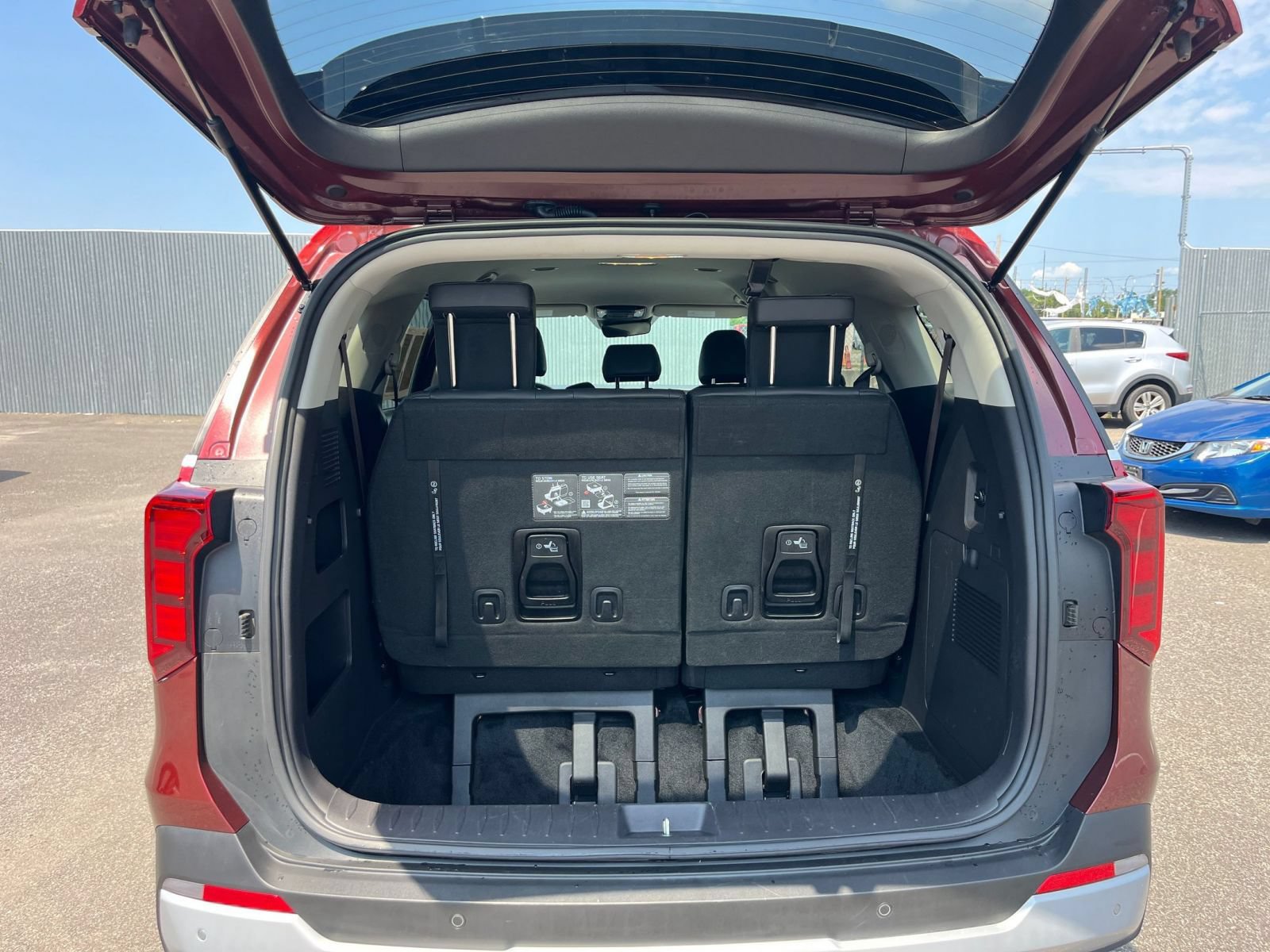 Thumbnail: 2026 Kia Carnival - 32