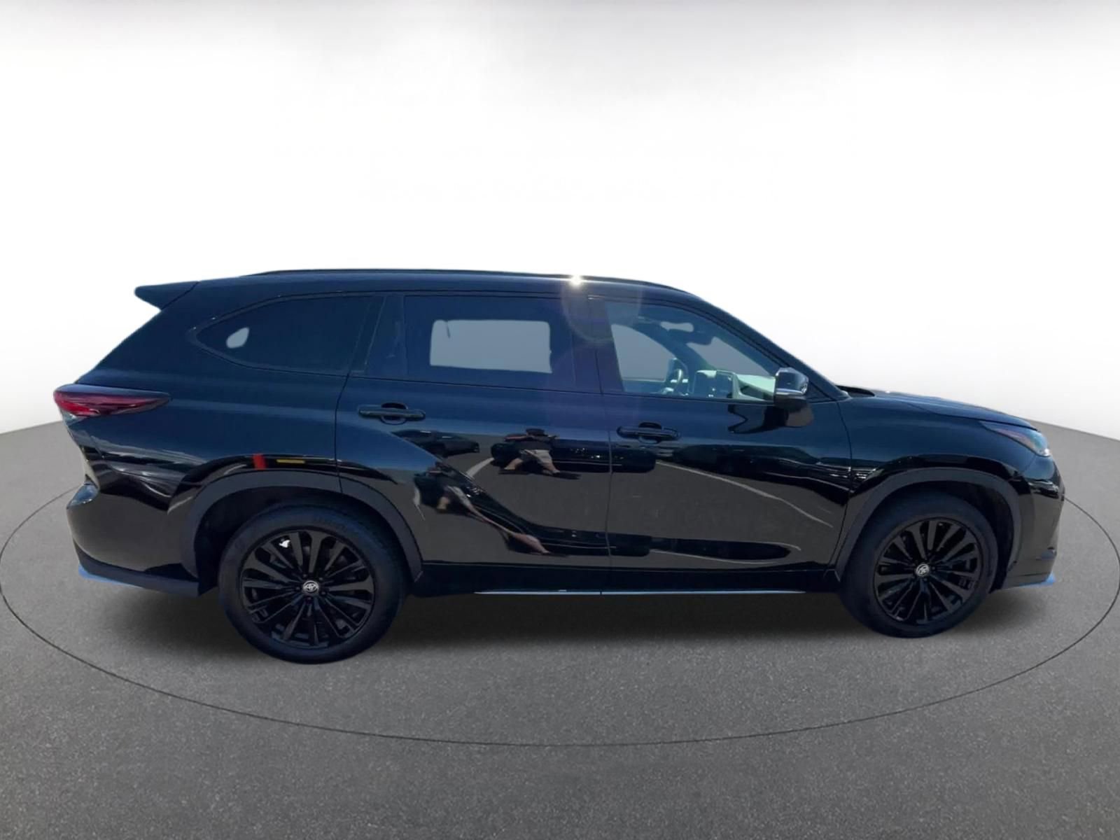 Thumbnail: 2025 Toyota Highlander - 16