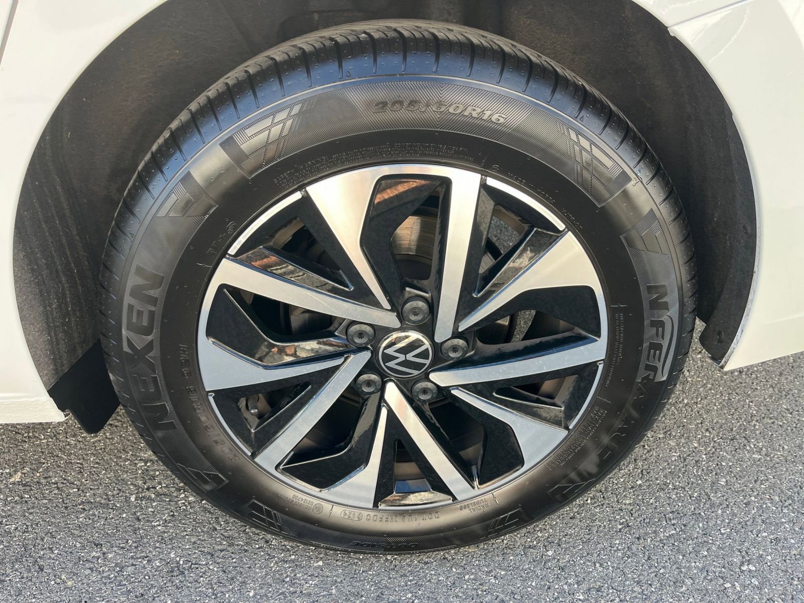 Thumbnail: 2024 Volkswagen Jetta - 28
