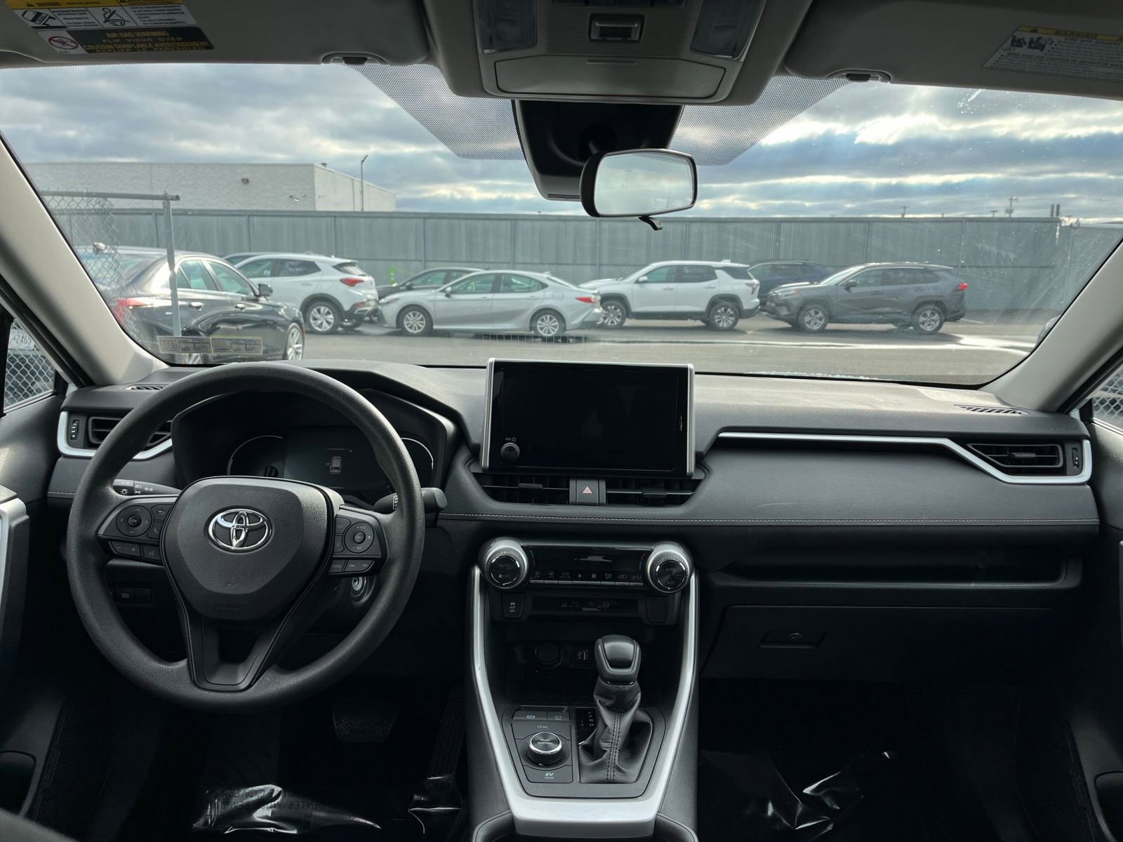 Thumbnail: 2025 Toyota RAV4 - 32