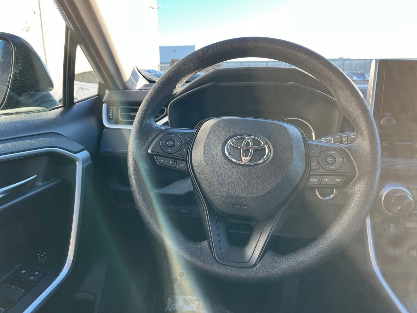 Thumbnail: 2025 Toyota RAV4 - 29