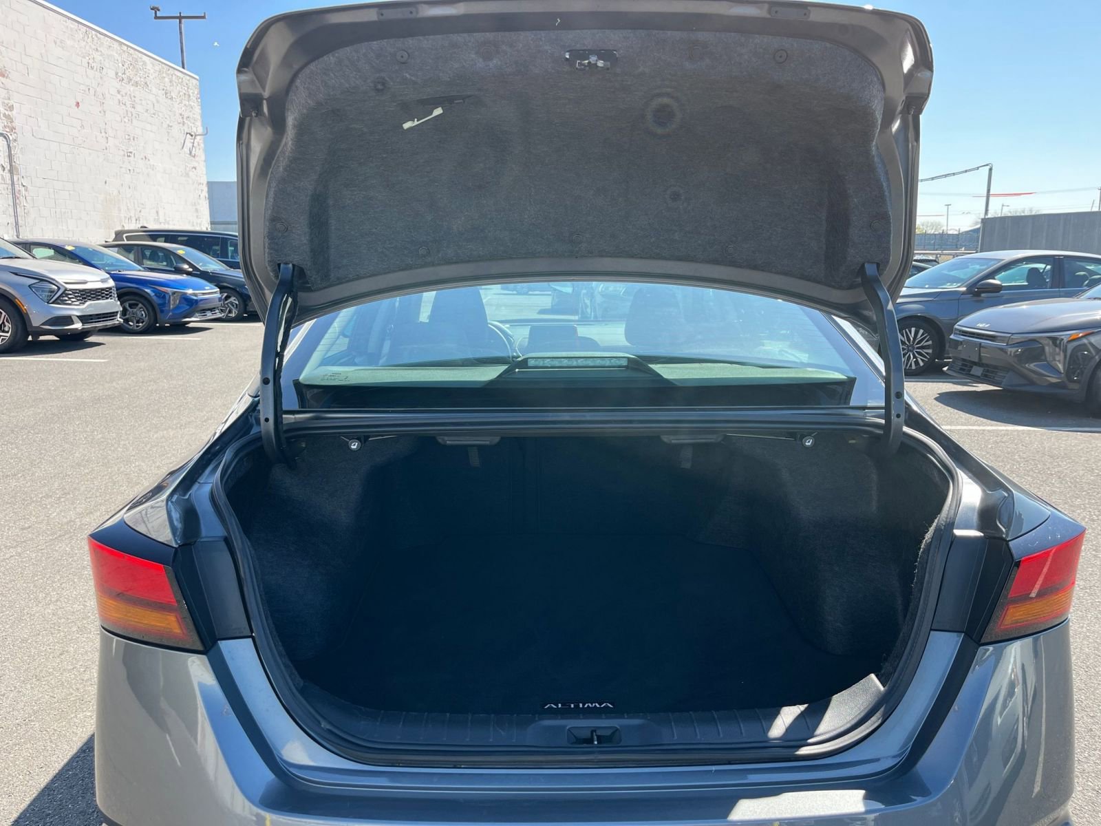 Thumbnail: 2025 Nissan Altima - 32