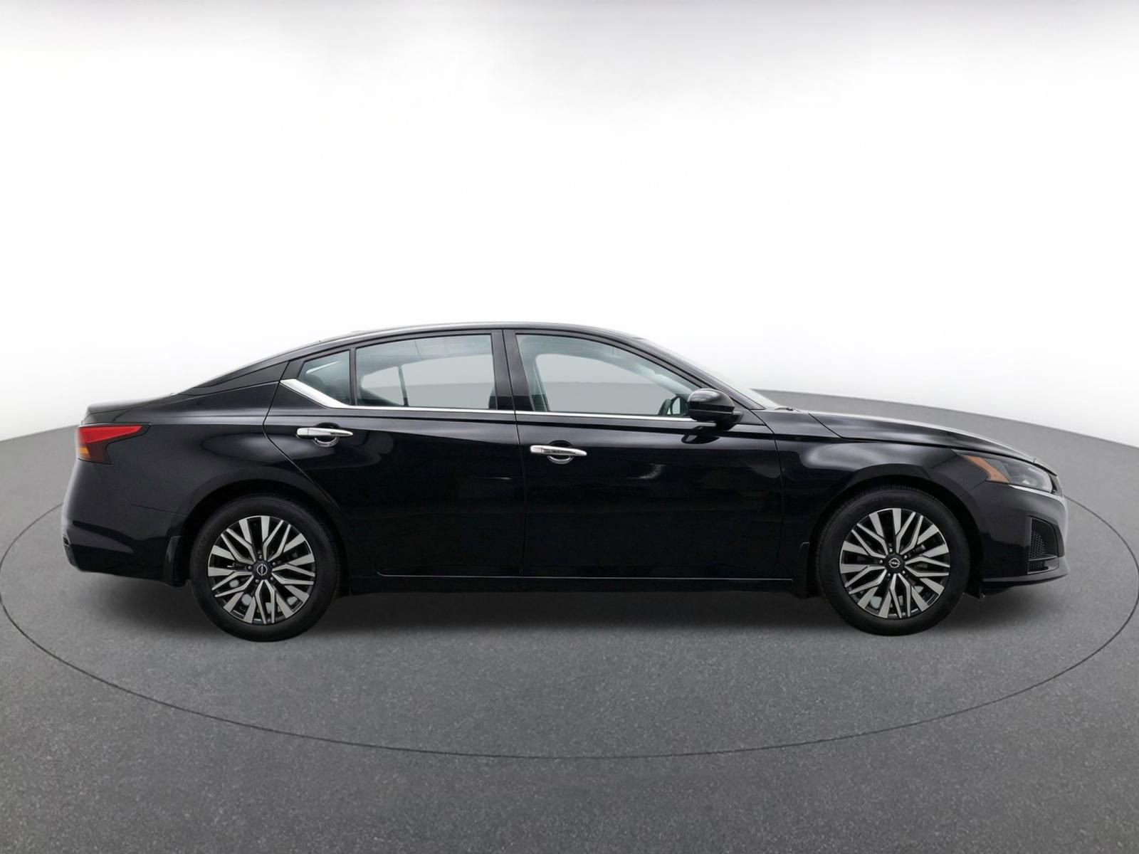 Thumbnail: 2025 Nissan Altima - 10