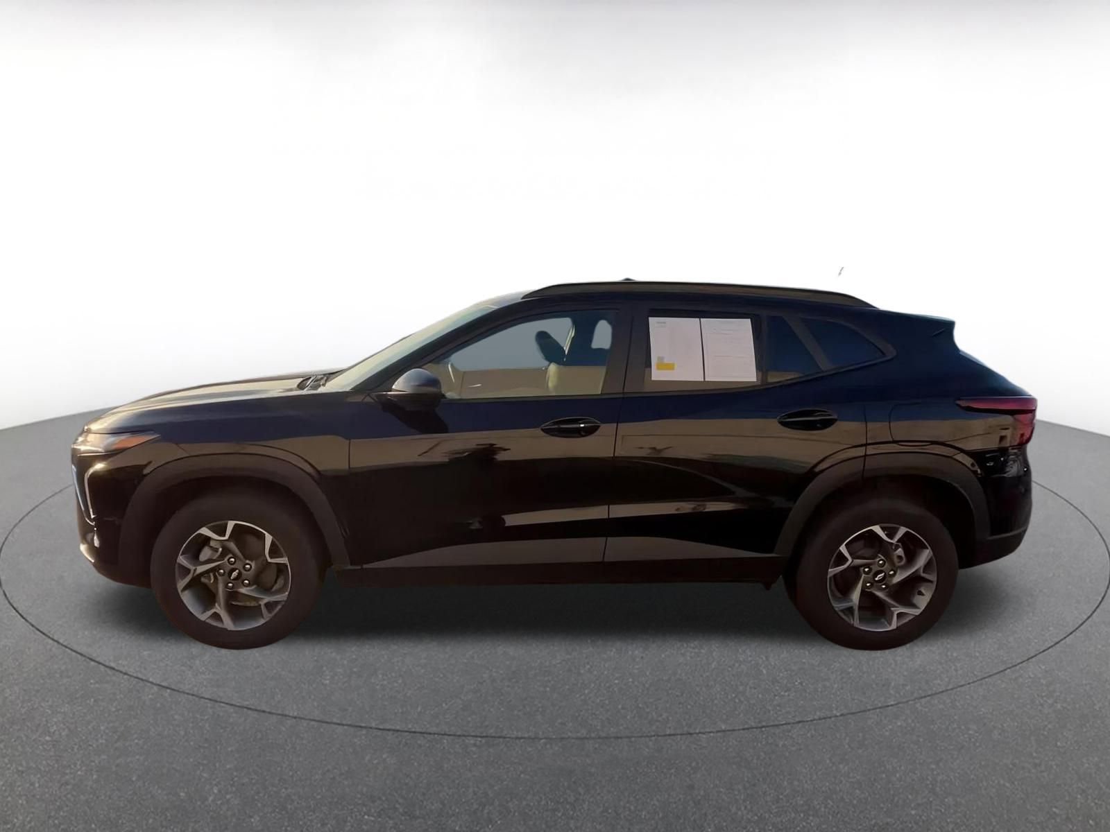 Thumbnail: 2025 Chevrolet Trax - 8