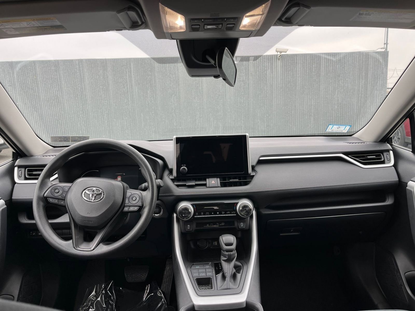 Thumbnail: 2025 Toyota RAV4 - 32