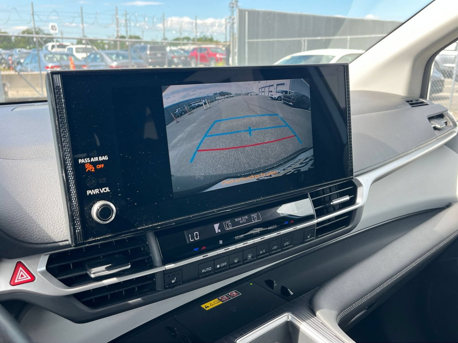 Thumbnail: 2025 Toyota Sienna - 25