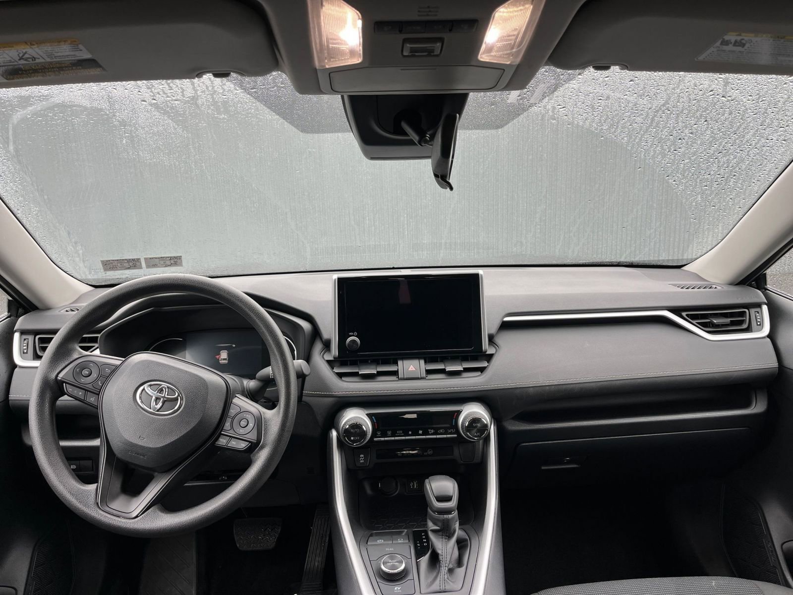 Thumbnail: 2025 Toyota RAV4 - 32