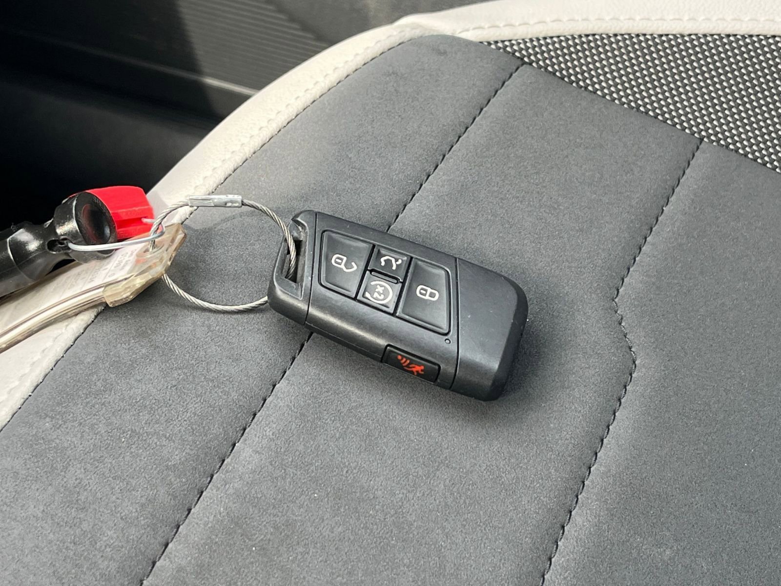 Thumbnail: 2025 Volkswagen Taos - 25