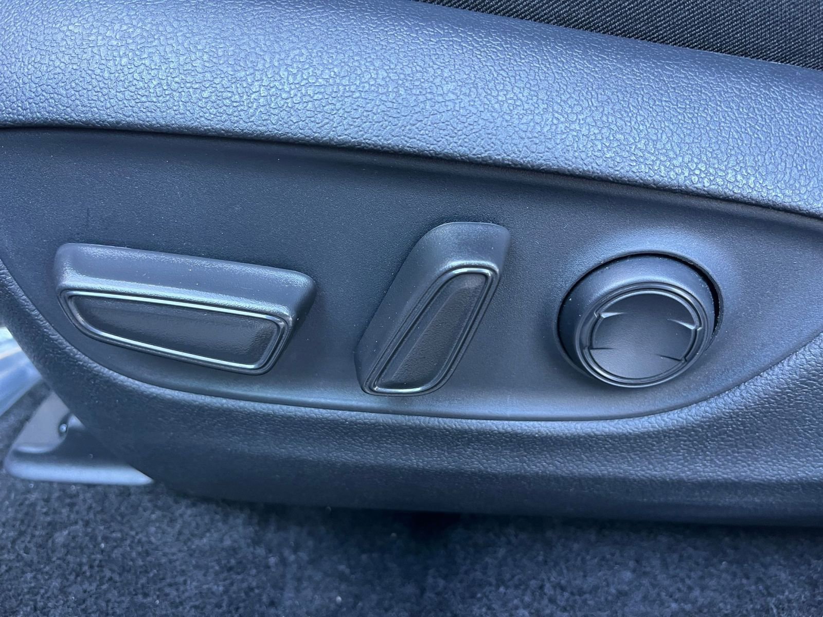 Thumbnail: 2025 Toyota RAV4 - 25