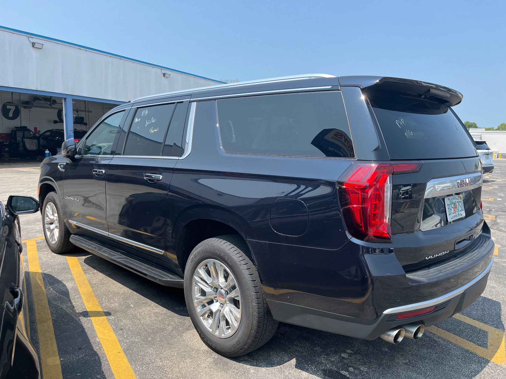 2023 GMC Yukon XL Denali 4