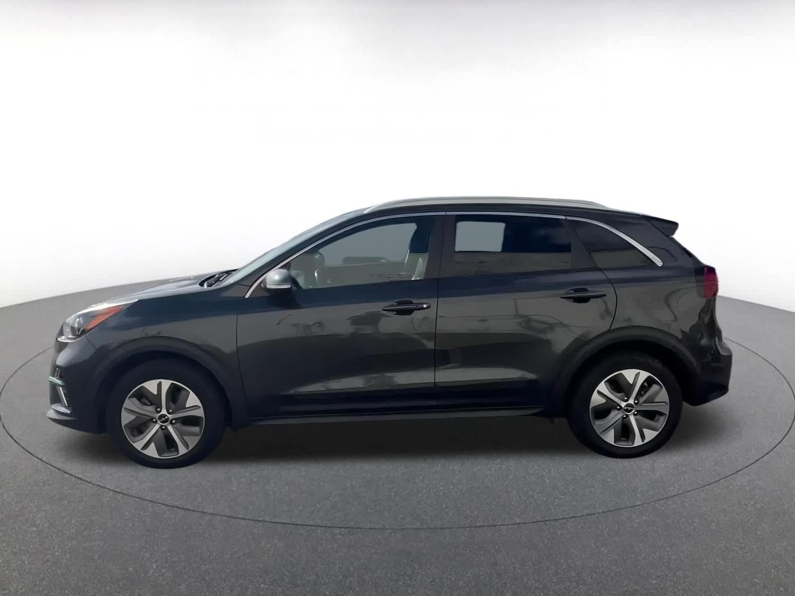 Thumbnail: 2022 Kia Niro - 8
