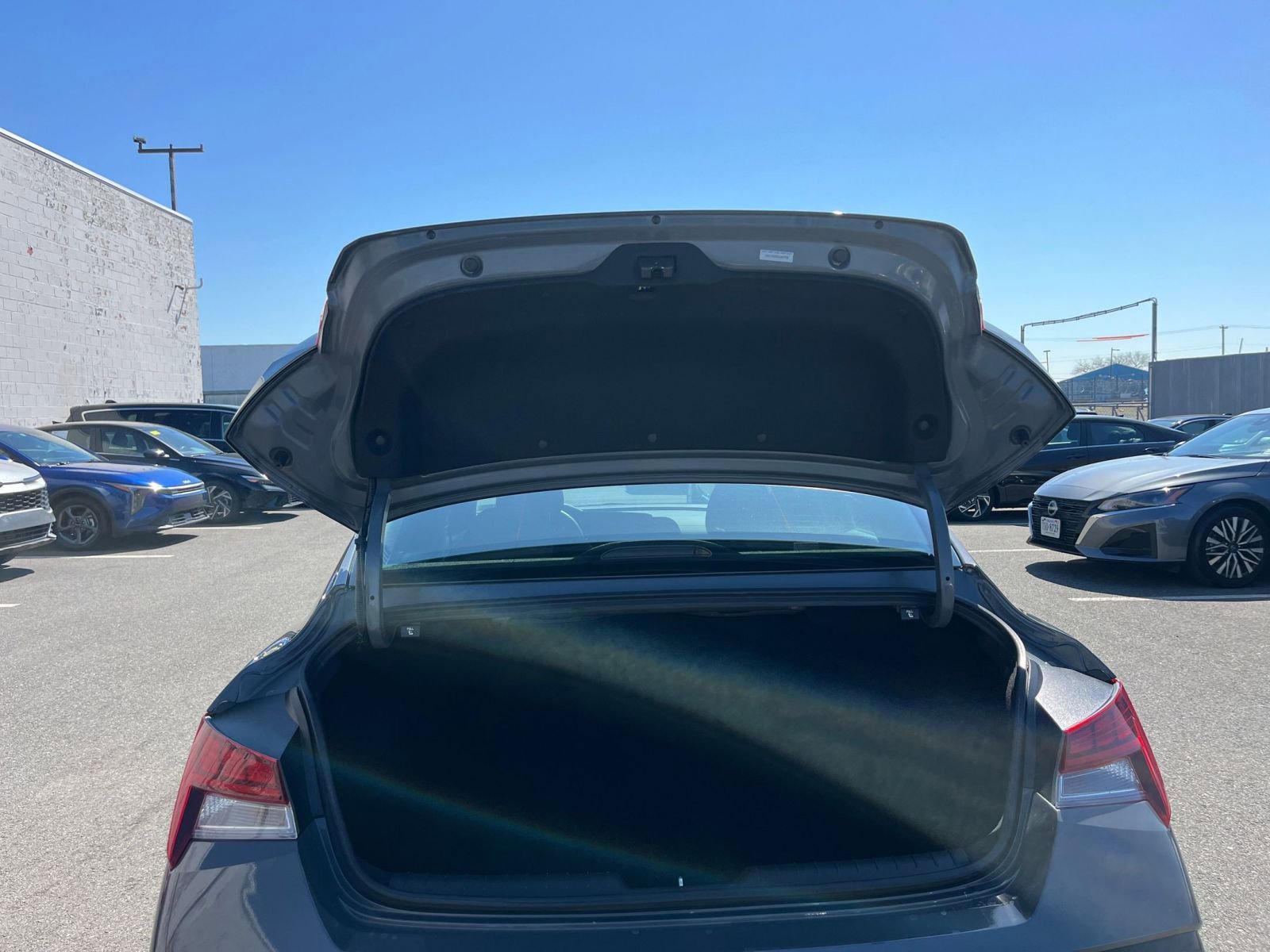 Thumbnail: 2025 Hyundai Elantra - 32